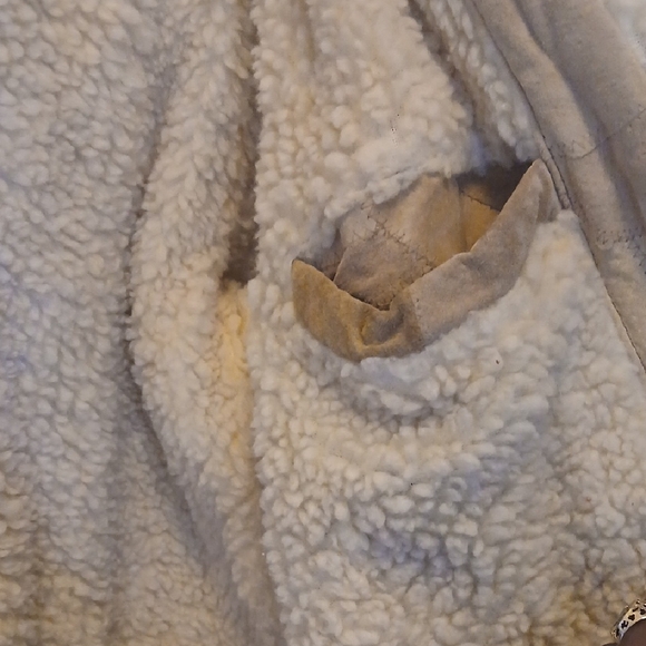 Women's Camo Leather Teddy Jacket with Hood - Picture 11 of 12